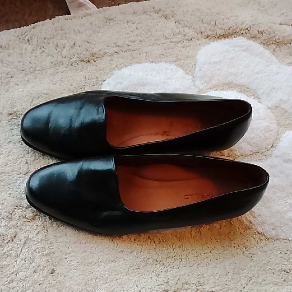 FootThrills Black Leather Slip-On Loafers 9W